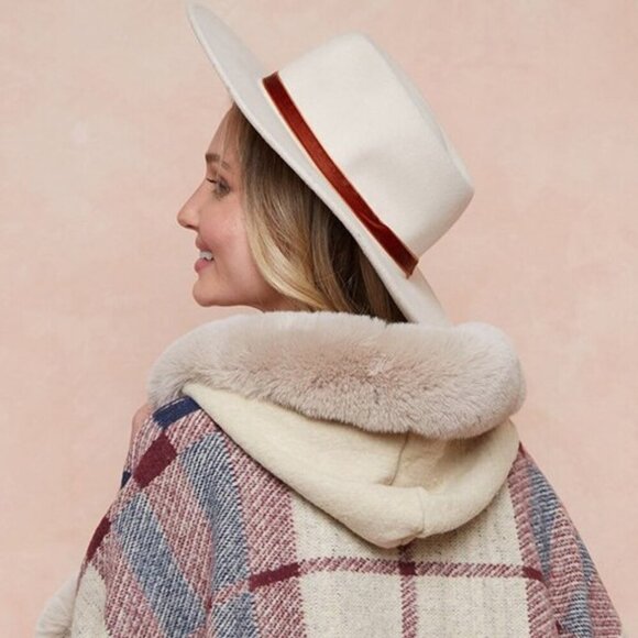 On Blue Women's Poncho Faux Fur Hooded Wrap Cape Size L/XL Plaid Arm Holes Boho - Picture 12 of 16